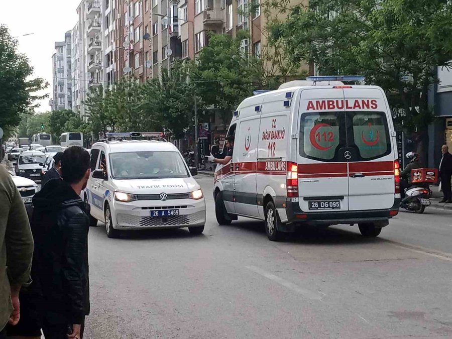 Motosiklet Bisiklete Çarptı: 2 Yaralı