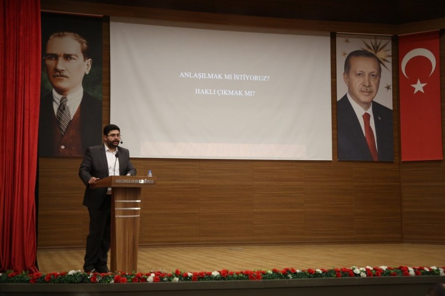 Melikgazi Belediyesi, ’dijital Yaşam Ve İletişim’ Konulu Eğitim Verdi