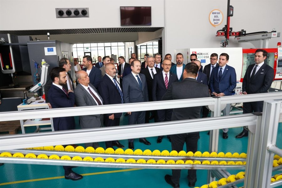 Vali Pehlivan İle Vali Yavuz, Model Fabrika Ve Yenilik Merkezi’ni Ziyaret Etti