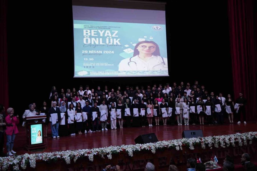 Niğde Ömer Halisdemir Üniversitesi’nde 225 Tıp Öğrencisi Beyaz Önlük Giydi