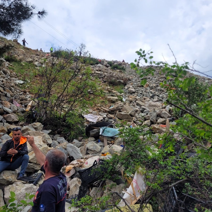 100 Metrelik Uçuruma Yuvarlanan Sürücü İçin Ekipler Seferber Oldu