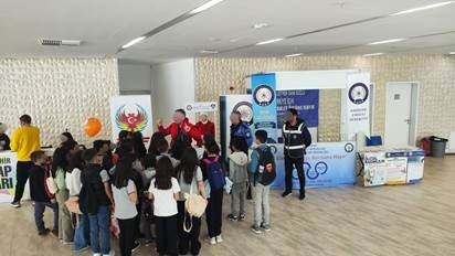 Polis Ekipleri Kitap Fuarında Vatandaşları Bilgilendiriyor