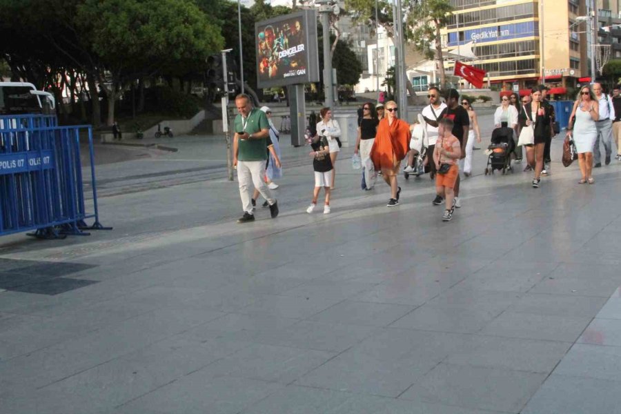 Turist Rehberleri Ve Seyahat Acentelerine İlişkin Yapılan Düzenleme Sektörü Dönüştürecek