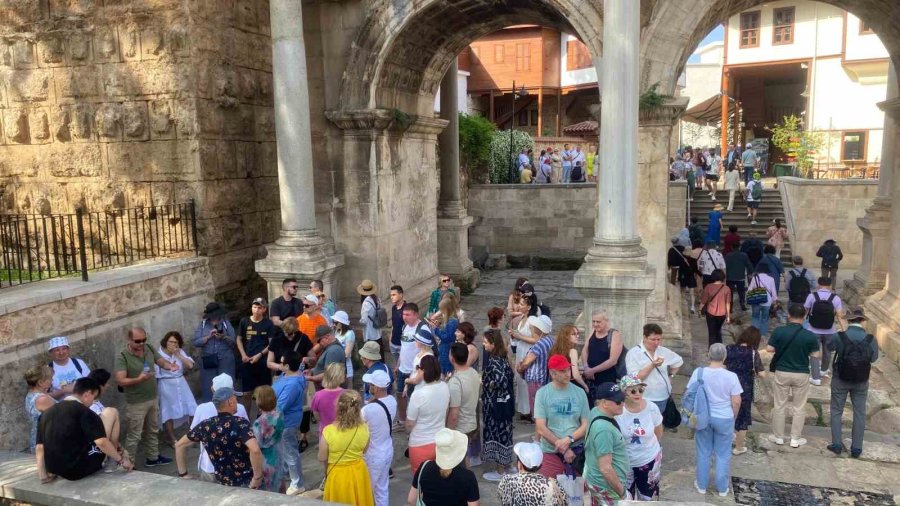 Turist Rehberleri Ve Seyahat Acentelerine İlişkin Yapılan Düzenleme Sektörü Dönüştürecek