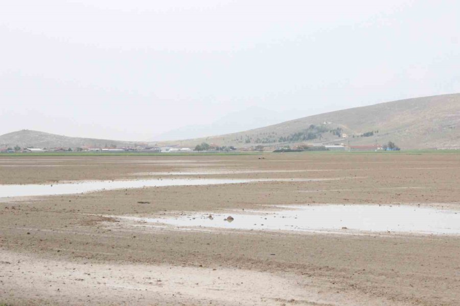 Karaman’da Aniden Yağan Dolu Ekili Arazilerde Zarara Yol Açtı