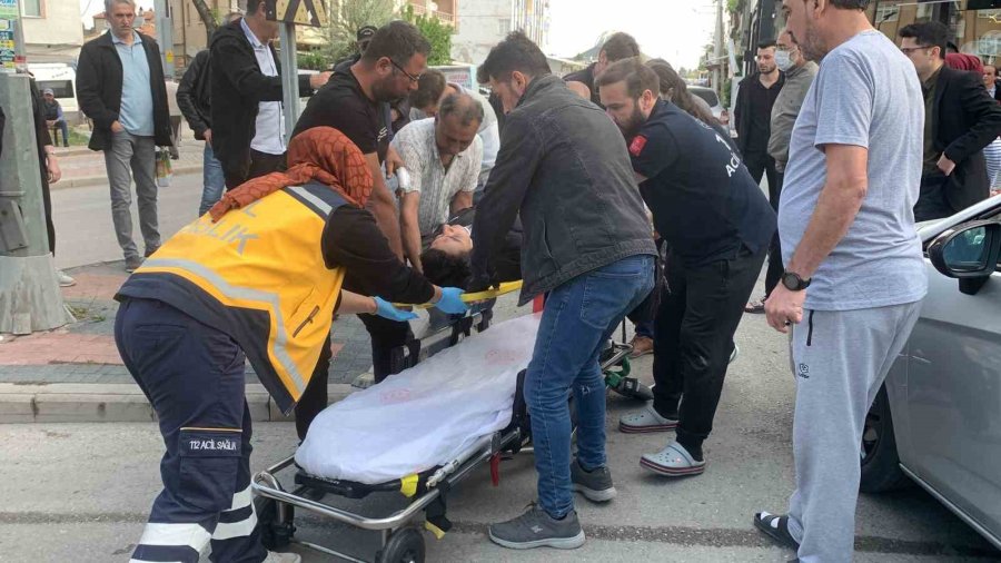 Motosiklet Sürücüsünün Yaralandığı Kaza Kamerada