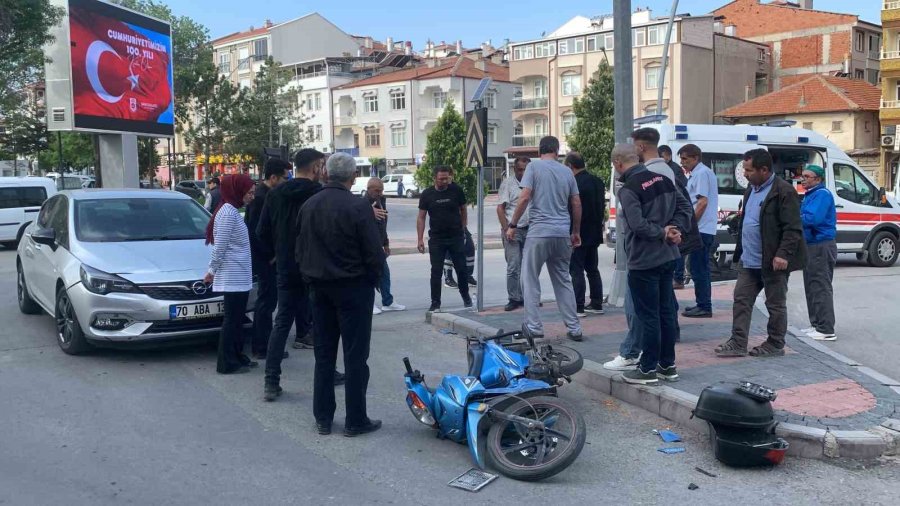 Motosiklet Sürücüsünün Yaralandığı Kaza Kamerada