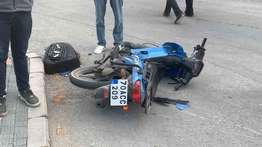 Motosiklet Sürücüsünün Yaralandığı Kaza Kamerada
