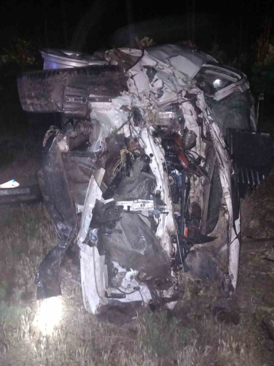 Konya’da Bariyere Çarpan Otomobil Takla Attı: 2 Yaralı