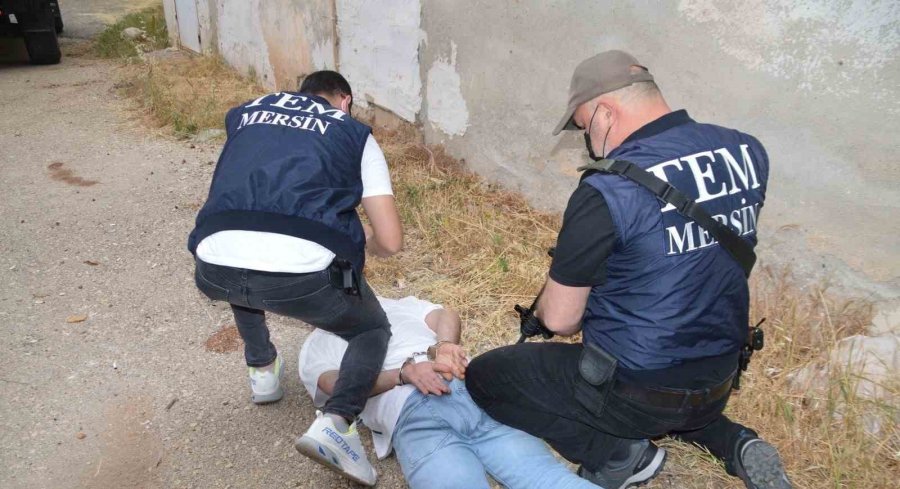 Mersin’de Terör Amaçlı Araç Kundaklayan Şüpheli Suçüstü Yakalandı