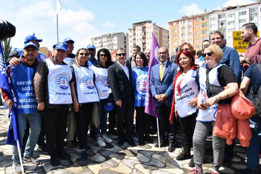 Başkan Ataç, 1 Mayıs’ı İşçilerle Kutladı