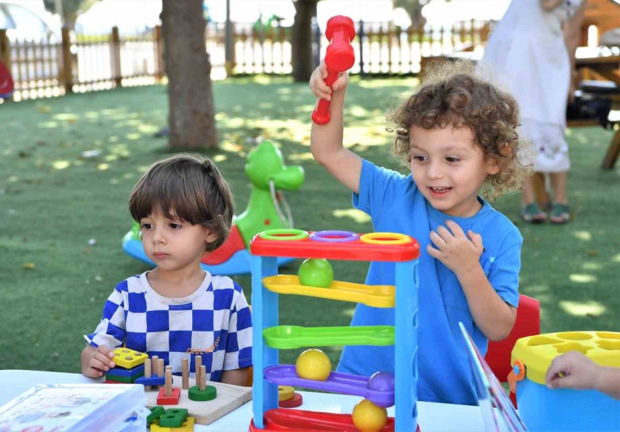 Antalya’da Babalara Özel “bebek Bezi Bağlama Yarışması”