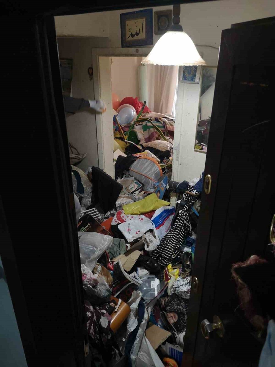 Temizlenen Evden 4 Kamyon Çöp Çıktı