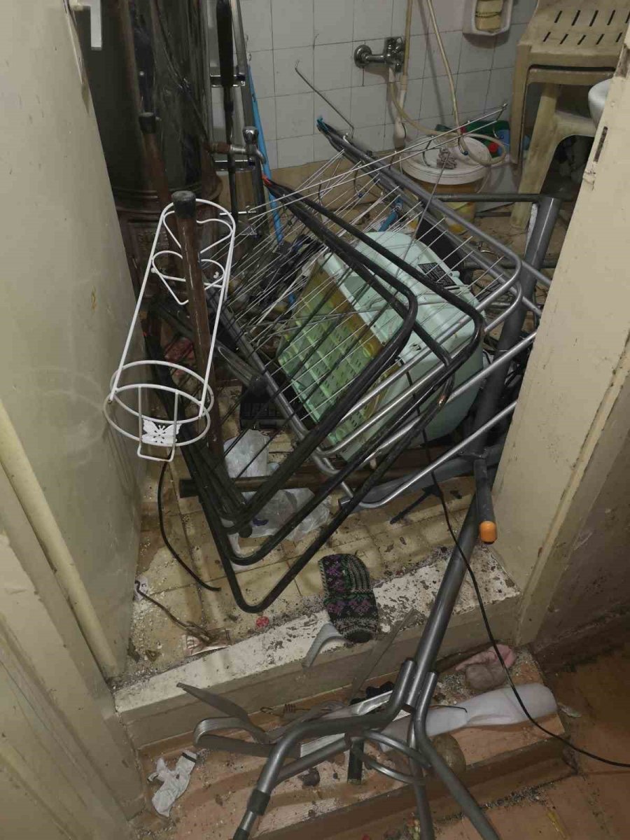 Temizlenen Evden 4 Kamyon Çöp Çıktı