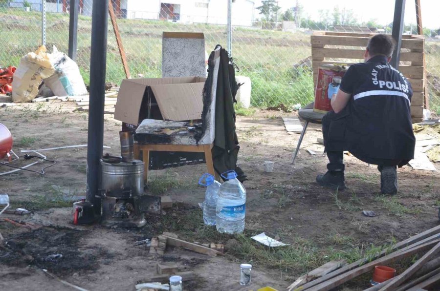 Semaverde Çay Demlemek İçin Tiner Döktü, Patlamada Yaralandı