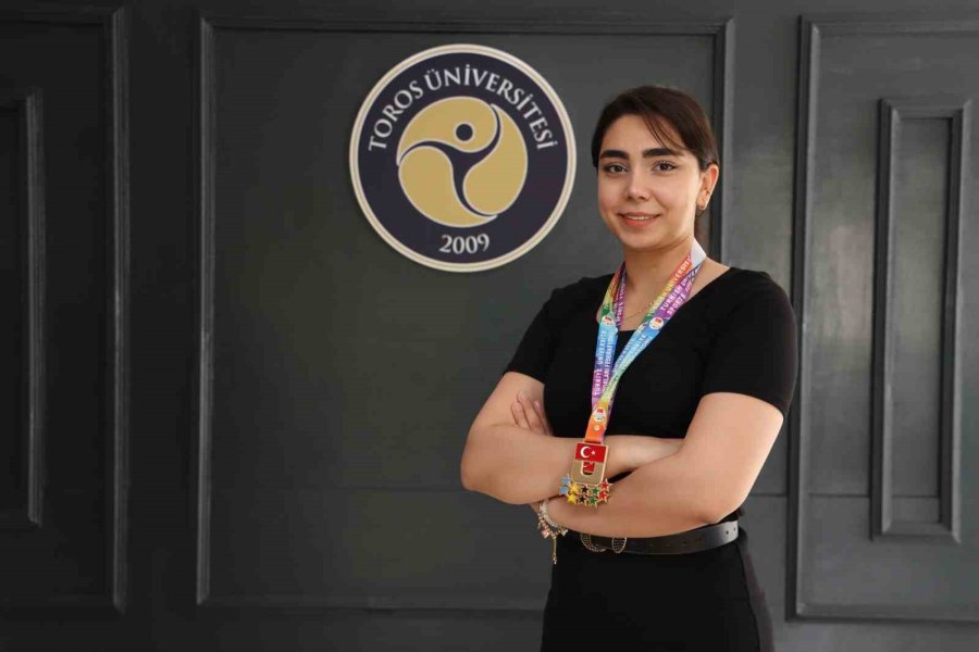 Şampiyon Sporcudan Rektör Prof. Dr. Arıöz’e Ziyaret