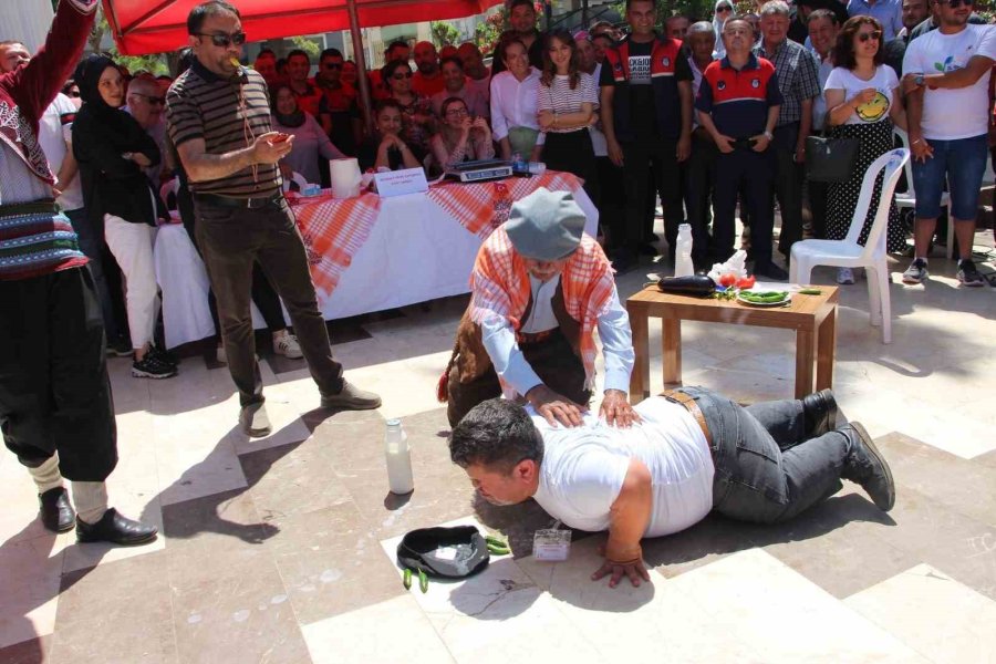 3 Dakikada 323 Gram Acı Biber Yedi