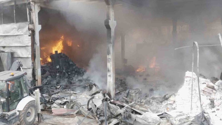 Atık Yağ Geri Dönüşüm Fabrikası Alev Alev Yandı