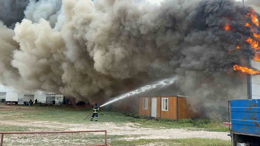 Atık Yağ Geri Dönüşüm Fabrikası Alev Alev Yandı