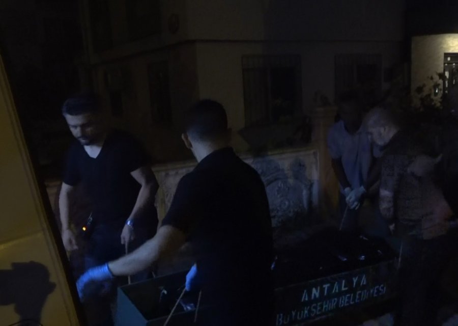 Antalya’da Pakistanlı Kadın Kanlar İçerisinde Ölü Bulundu, Öğretmen Oğlu Gözaltına Alındı