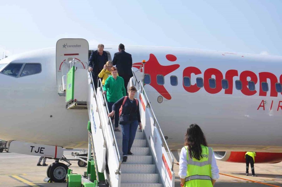 Corendon’un İlk Brüksel Uçuşuna Görkemli Karşılama