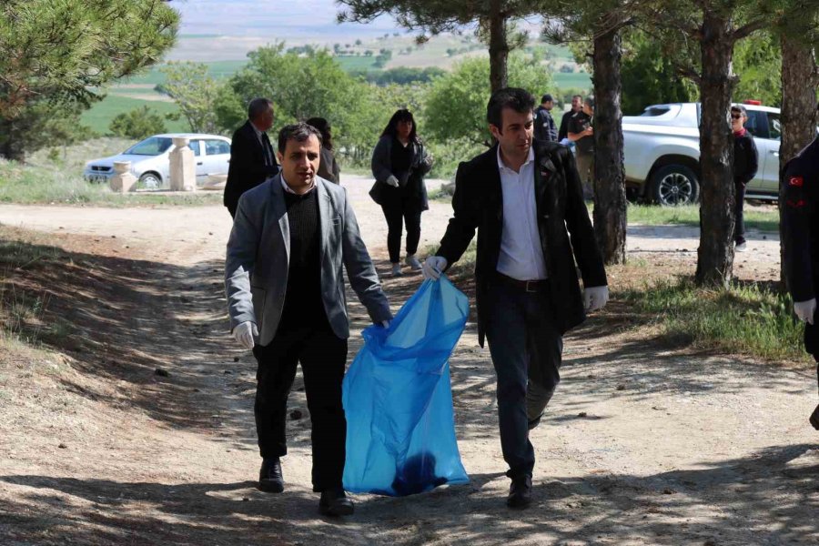 Günyüzü’ndeki Ormanlık Alanda Mıntıka Temizliği Yapıldı