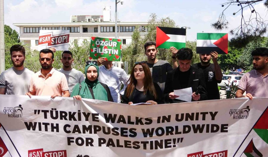 Meü’de Bir Grup Öğrenci, İsrail’in Gazze’ye Yönelik Saldırılarını Protesto Etti