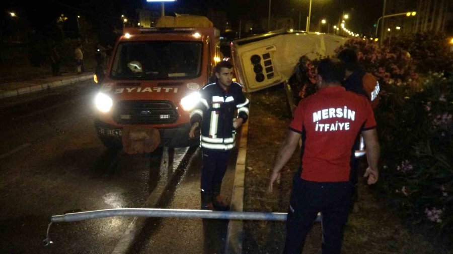 Mersin’de Polis Minibüsü Kaza Yaptı: 1 Polis Memuru Yaralı