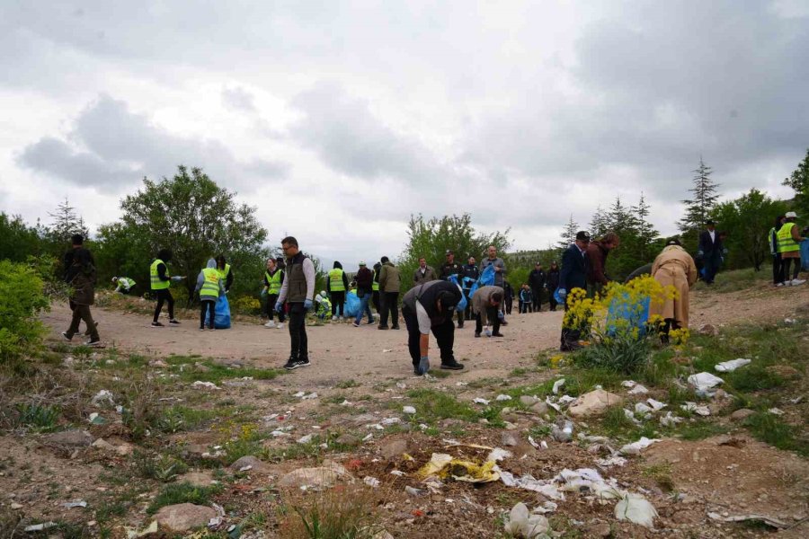 Niğde’de Daha Temiz Bir Orman İçin Çöp Topladılar