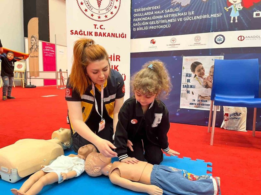 Fuar Ziyaretçilerine İlk Yardım Eğitimi