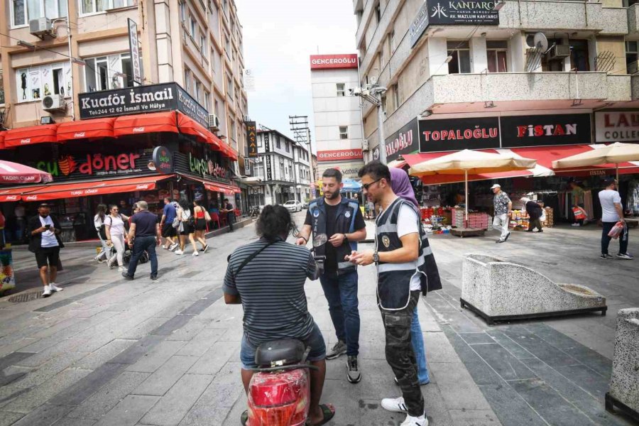 Kaleiçinde Hanutçular, Dilenciler Ve Etiket Denetimi İçin İçin Özel Ekip