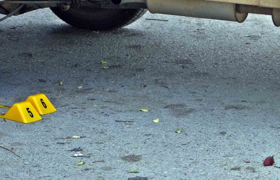 Antalya’da Korkunç Cinayet: Müşterilerine Çilek Satarken Silahlı Saldırıya Uğradı