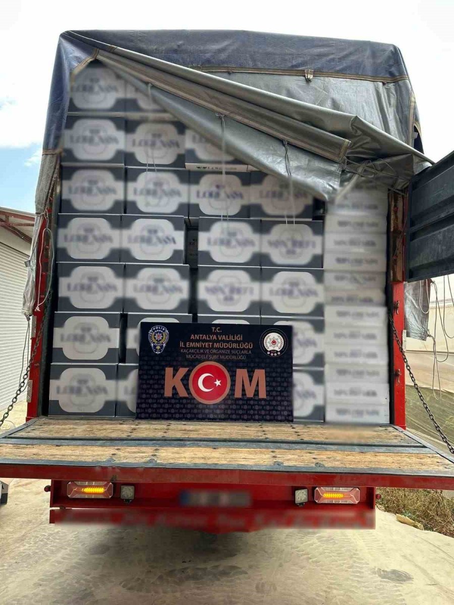 Antalya’da Kamyonda 8 Milyon Adet Boş Makaron Ele Geçirildi