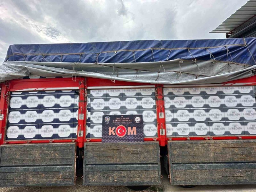 Antalya’da Kamyonda 8 Milyon Adet Boş Makaron Ele Geçirildi