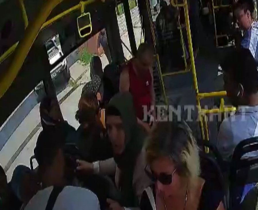 Alanya’da Halk Otobüsü Şoförü İle Yolcu Arasındaki ‘ücret’ Tartışması Kamerada