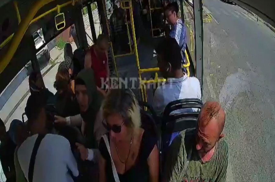 Alanya’da Halk Otobüsü Şoförü İle Yolcu Arasındaki ‘ücret’ Tartışması Kamerada