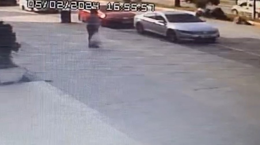 Motosiklet Yayalara Çarptı: 3 Yaralı