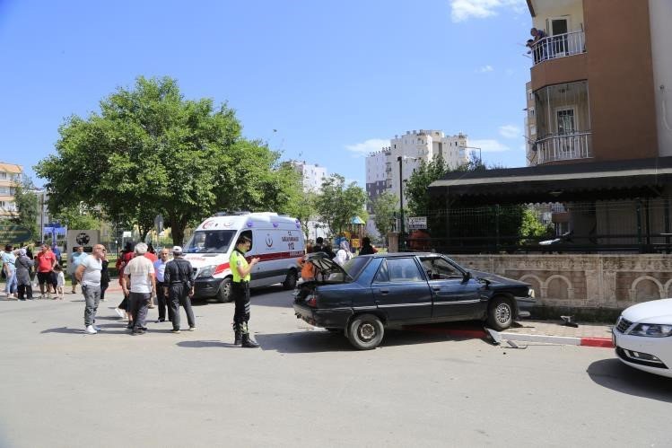 Hurdaya Dönen Araçtan Çıkan Bebek Ve Çocuğa ’112 Acil Anne’