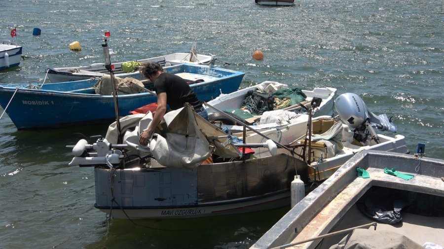 Mersin’de Şiddetli Rüzgar Etkili Oluyor