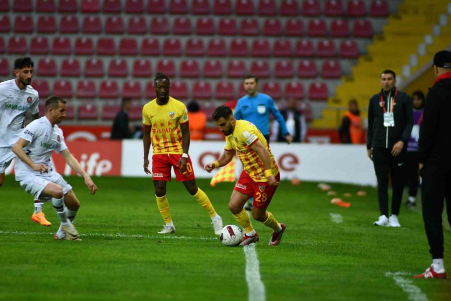 Trendyol Süper Lig: Kayserispor: 1 - Fatih Karagümrük: 0 (ilk Yarı)