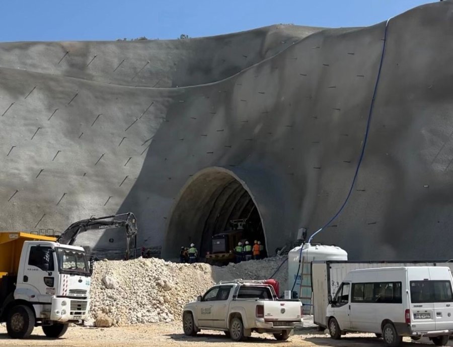 Kıratlı: “çeşmeli-taşucu Otoyol Projesinin İlk Etabı 9 Farklı Noktada Devam Ediyor”