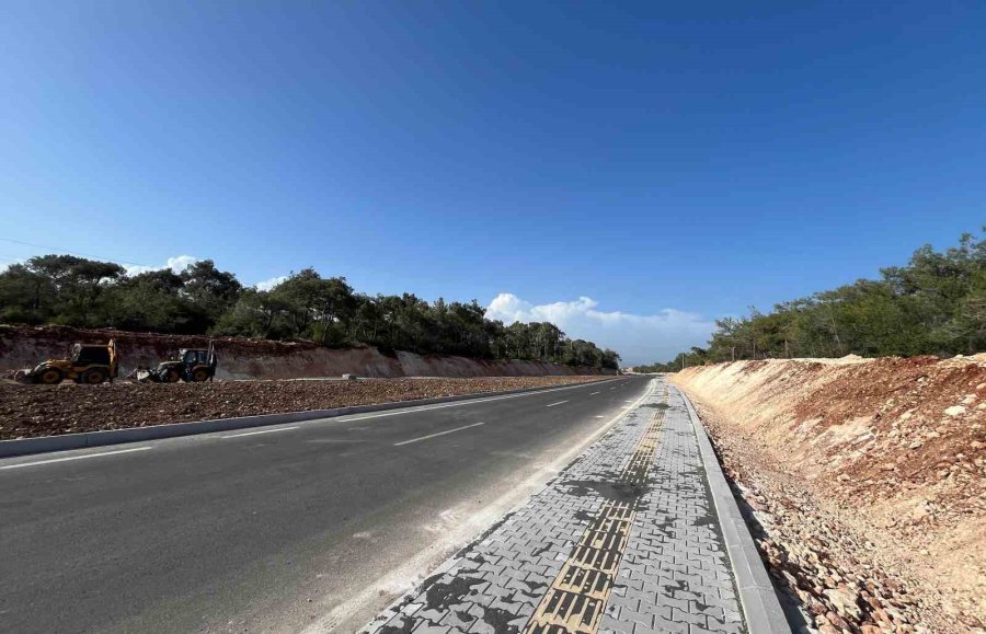 Kıratlı: “çeşmeli-taşucu Otoyol Projesinin İlk Etabı 9 Farklı Noktada Devam Ediyor”