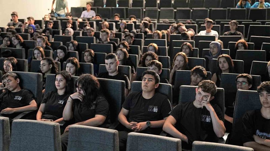 Antalya Bilim Merkezi’nde Yapay Zeka Teknolojileri Anlatıldı