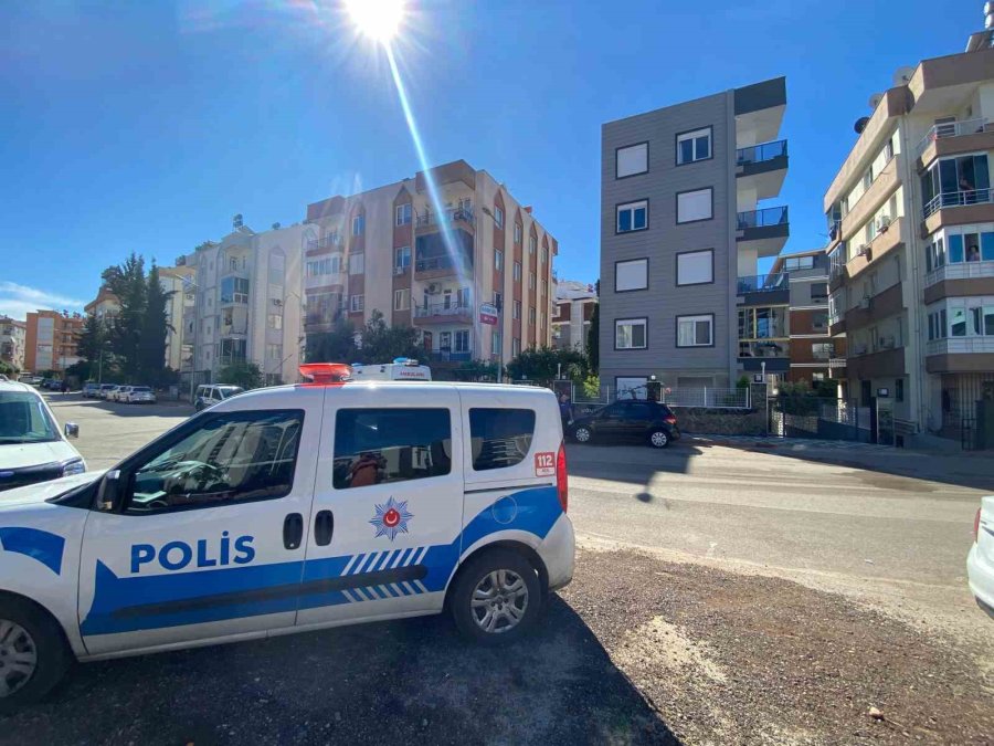 Balkonda Alev Alan Yatak Korkuttu