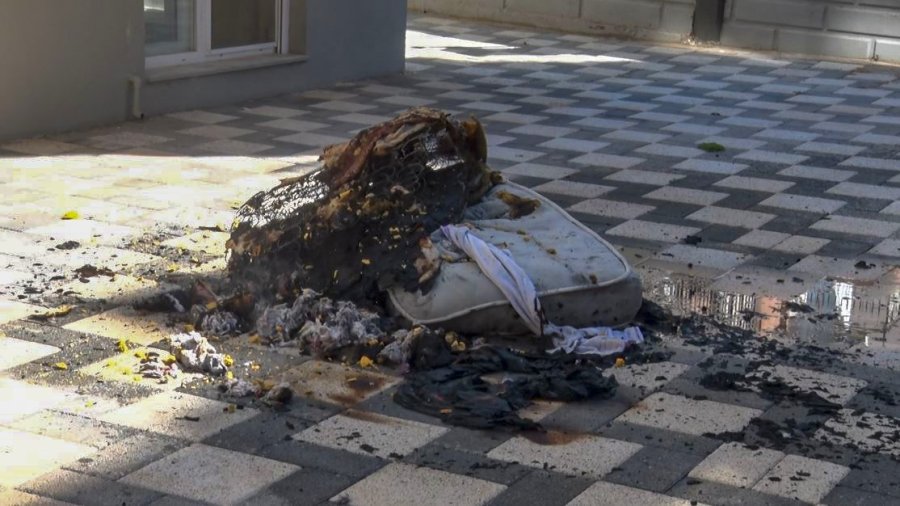 Balkonda Alev Alan Yatak Korkuttu