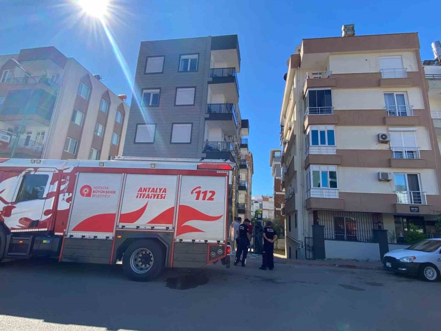 Balkonda Alev Alan Yatak Korkuttu