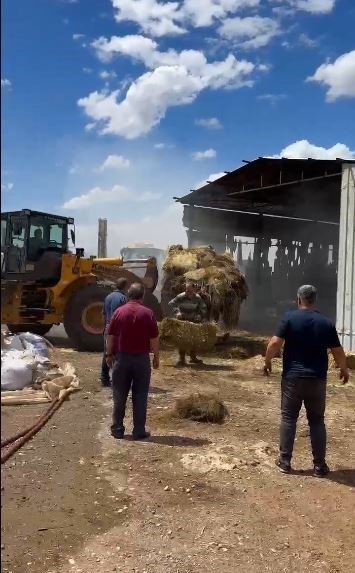 Antalya’da Besihane Deposunda Korkutan Yangın