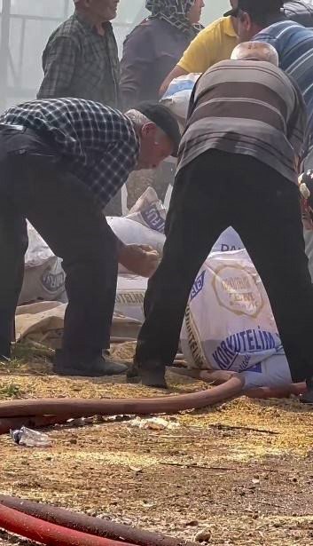 Antalya’da Besihane Deposunda Korkutan Yangın