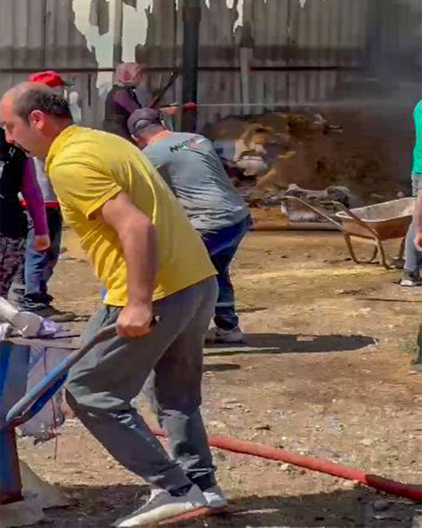 Antalya’da Besihane Deposunda Korkutan Yangın