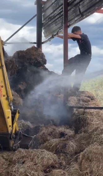 Antalya’da Besihane Deposunda Korkutan Yangın